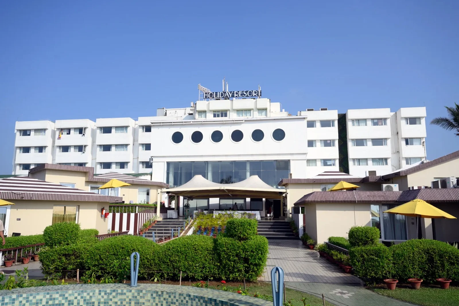 Hotel Holiday Resort Puri main building